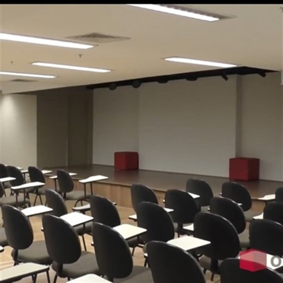 Espaço para 120 lugares